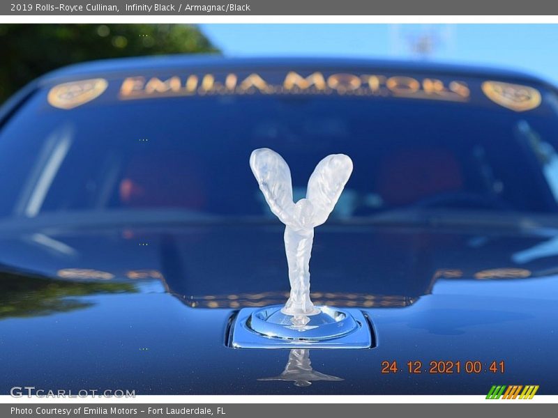 Infinity Black / Armagnac/Black 2019 Rolls-Royce Cullinan