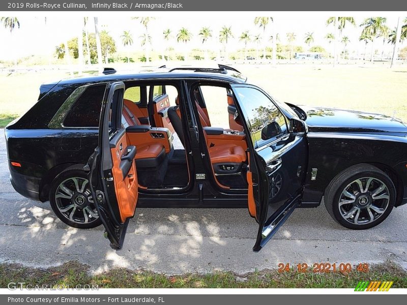 Infinity Black / Armagnac/Black 2019 Rolls-Royce Cullinan