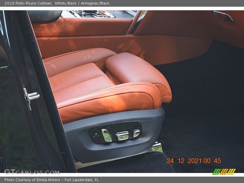 Infinity Black / Armagnac/Black 2019 Rolls-Royce Cullinan