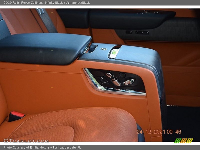 Infinity Black / Armagnac/Black 2019 Rolls-Royce Cullinan