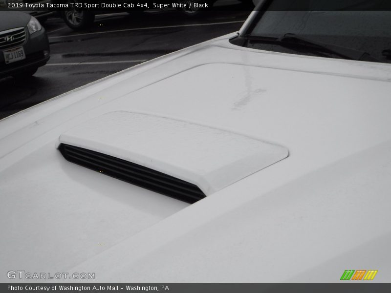 Super White / Black 2019 Toyota Tacoma TRD Sport Double Cab 4x4
