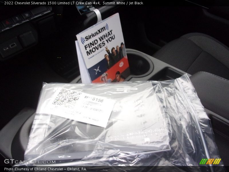 Summit White / Jet Black 2022 Chevrolet Silverado 1500 Limited LT Crew Cab 4x4