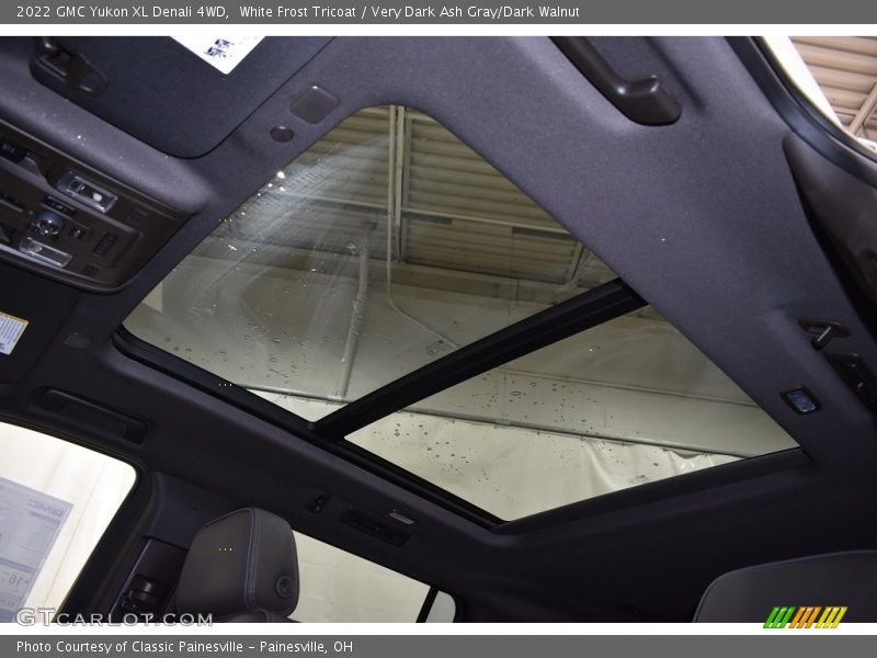 White Frost Tricoat / Very Dark Ash Gray/Dark Walnut 2022 GMC Yukon XL Denali 4WD