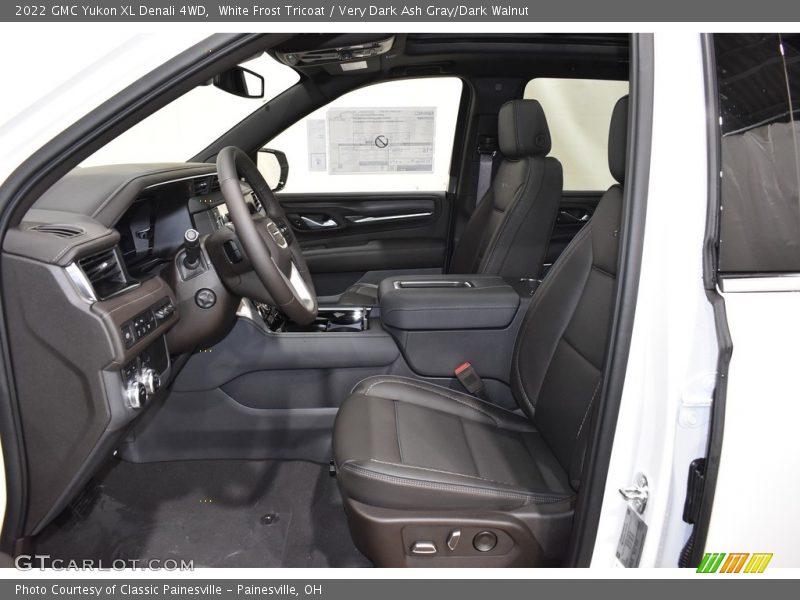 White Frost Tricoat / Very Dark Ash Gray/Dark Walnut 2022 GMC Yukon XL Denali 4WD