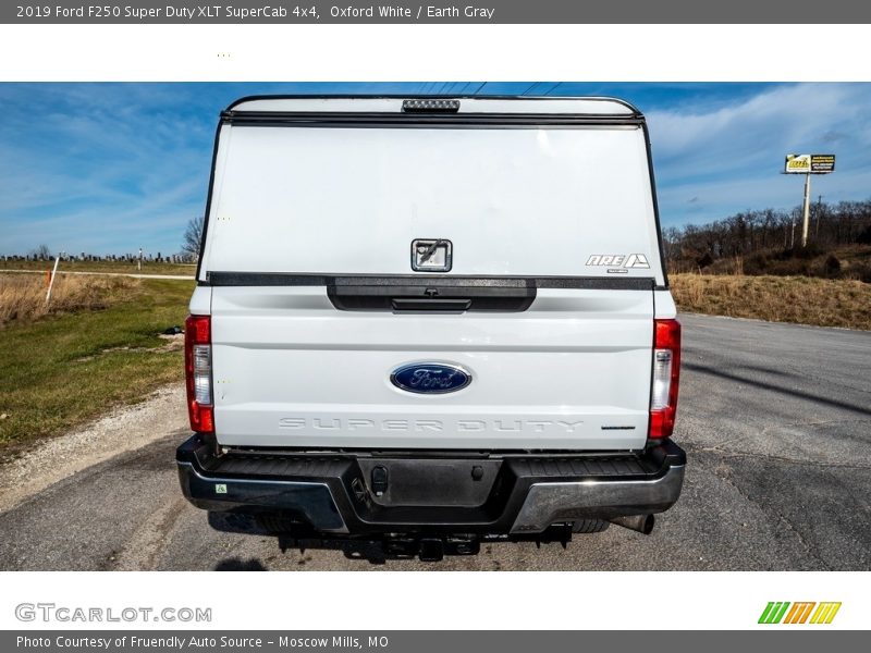 Oxford White / Earth Gray 2019 Ford F250 Super Duty XLT SuperCab 4x4