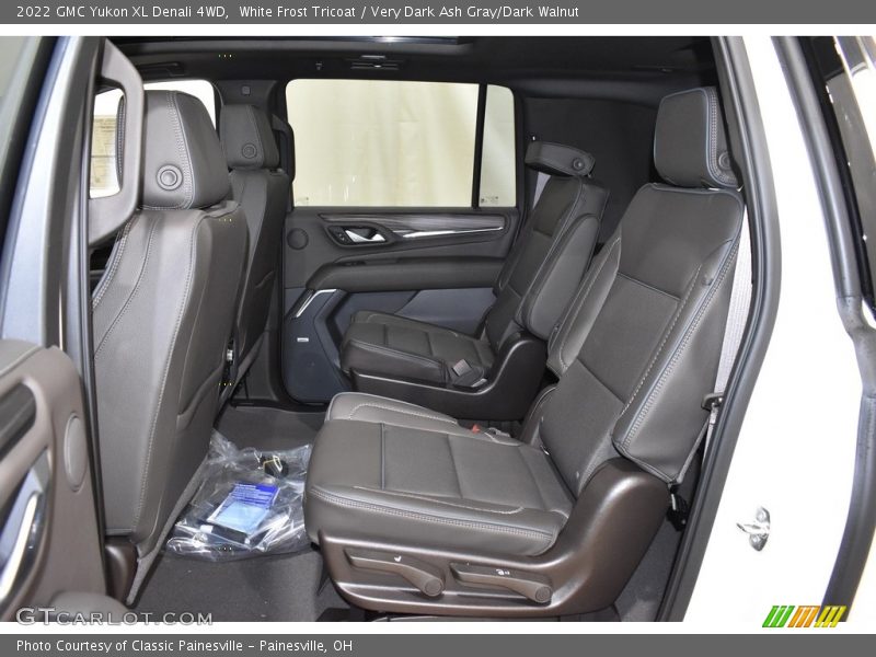 White Frost Tricoat / Very Dark Ash Gray/Dark Walnut 2022 GMC Yukon XL Denali 4WD