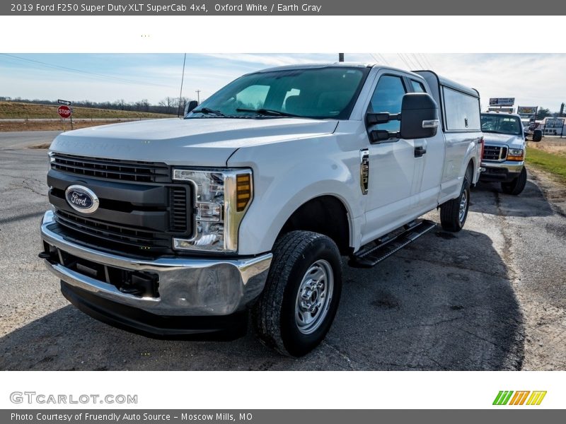 Oxford White / Earth Gray 2019 Ford F250 Super Duty XLT SuperCab 4x4