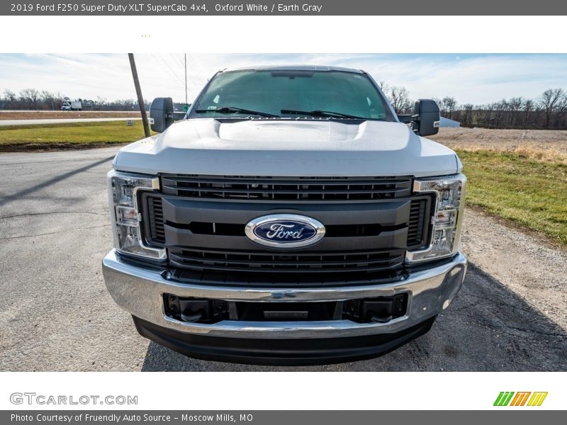 Oxford White / Earth Gray 2019 Ford F250 Super Duty XLT SuperCab 4x4