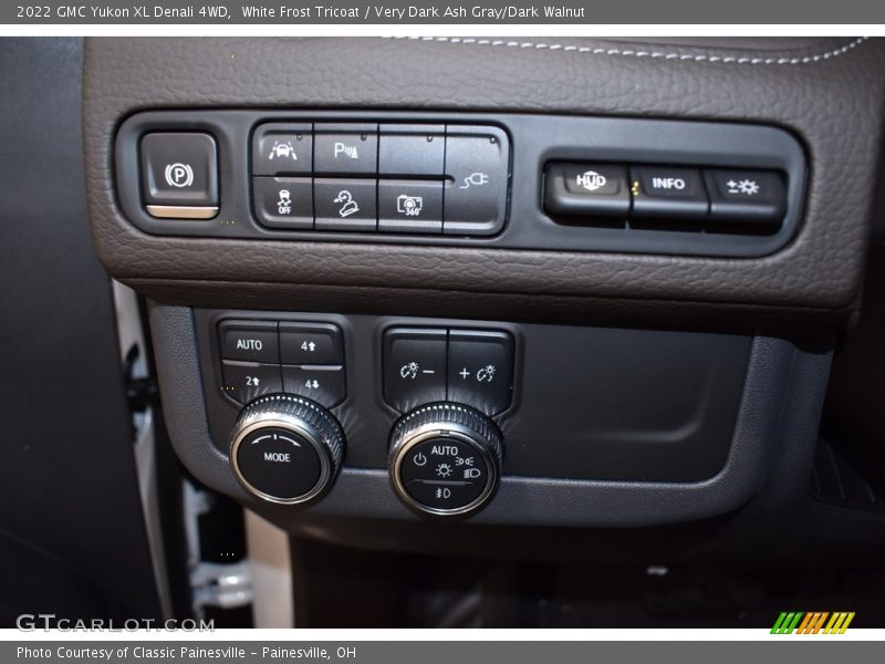 White Frost Tricoat / Very Dark Ash Gray/Dark Walnut 2022 GMC Yukon XL Denali 4WD