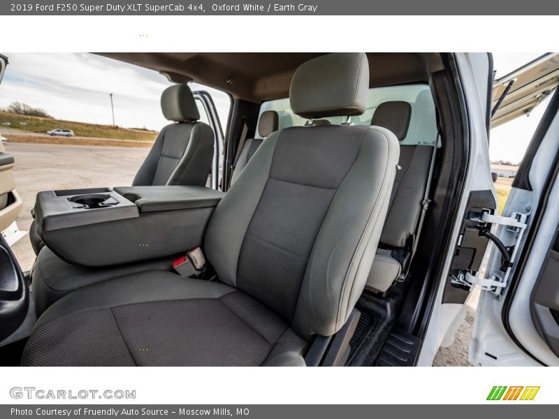 Oxford White / Earth Gray 2019 Ford F250 Super Duty XLT SuperCab 4x4