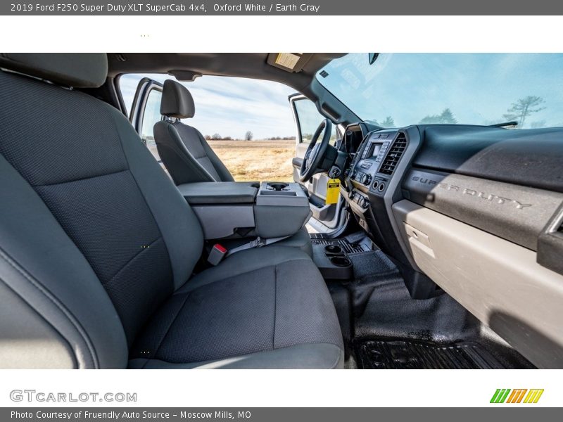 Oxford White / Earth Gray 2019 Ford F250 Super Duty XLT SuperCab 4x4