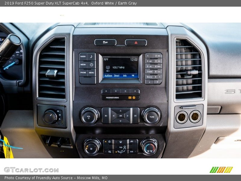 Oxford White / Earth Gray 2019 Ford F250 Super Duty XLT SuperCab 4x4