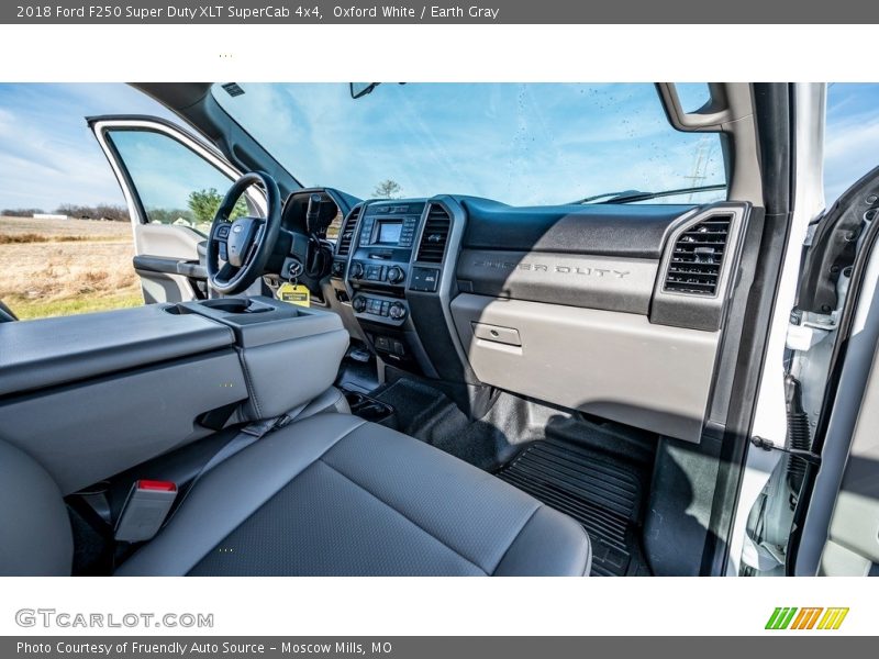 Oxford White / Earth Gray 2018 Ford F250 Super Duty XLT SuperCab 4x4