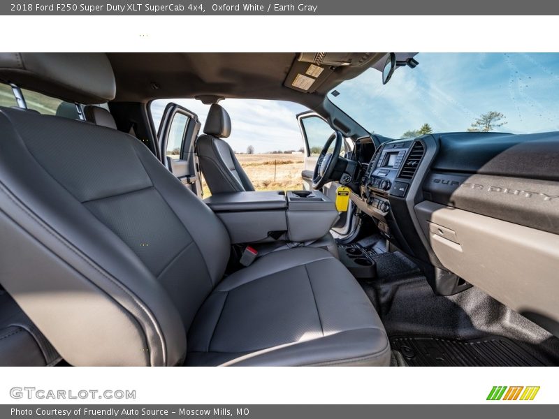 Oxford White / Earth Gray 2018 Ford F250 Super Duty XLT SuperCab 4x4