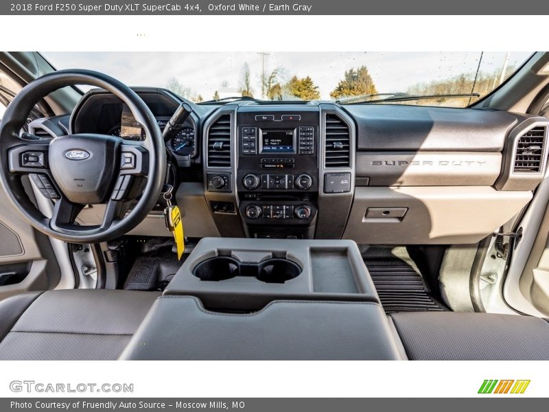 Oxford White / Earth Gray 2018 Ford F250 Super Duty XLT SuperCab 4x4