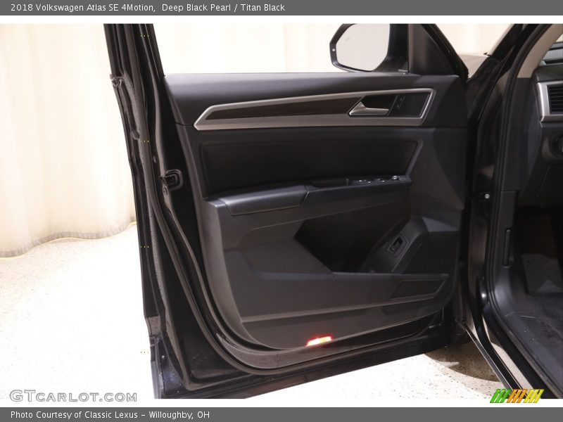 Deep Black Pearl / Titan Black 2018 Volkswagen Atlas SE 4Motion