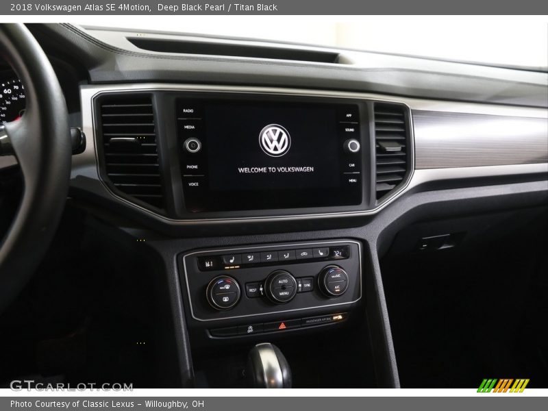 Deep Black Pearl / Titan Black 2018 Volkswagen Atlas SE 4Motion