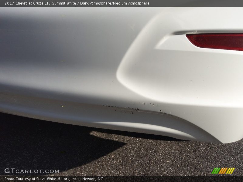Summit White / Dark Atmosphere/Medium Atmosphere 2017 Chevrolet Cruze LT