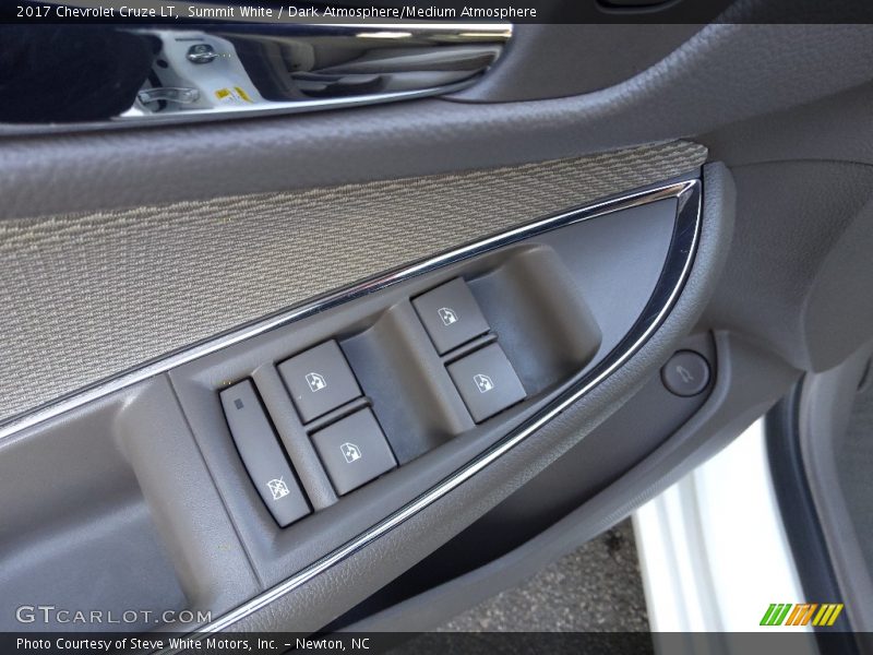 Summit White / Dark Atmosphere/Medium Atmosphere 2017 Chevrolet Cruze LT