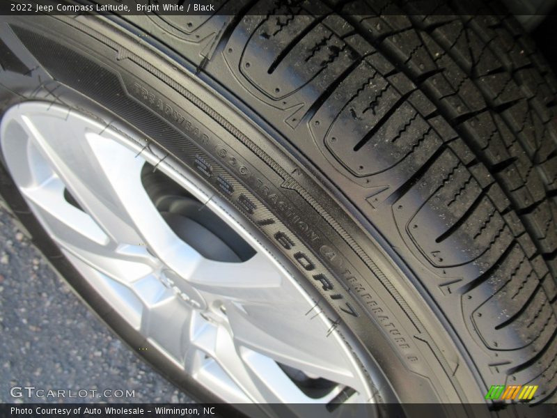 Bright White / Black 2022 Jeep Compass Latitude