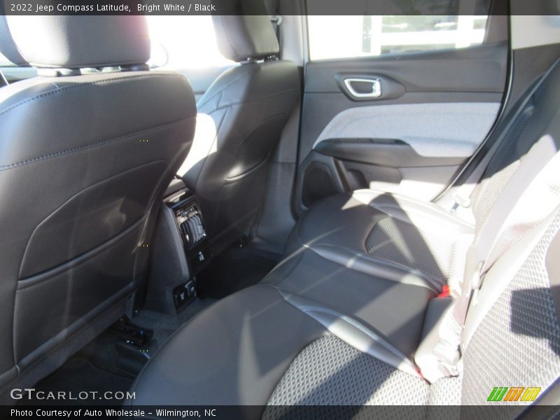 Bright White / Black 2022 Jeep Compass Latitude