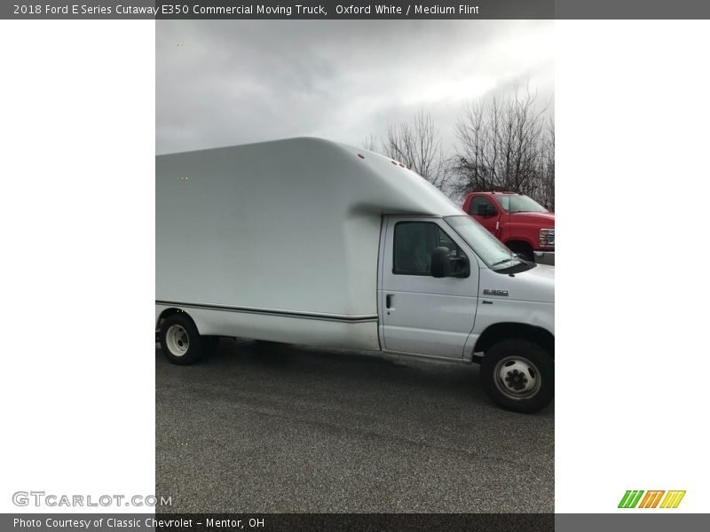 Oxford White / Medium Flint 2018 Ford E Series Cutaway E350 Commercial Moving Truck