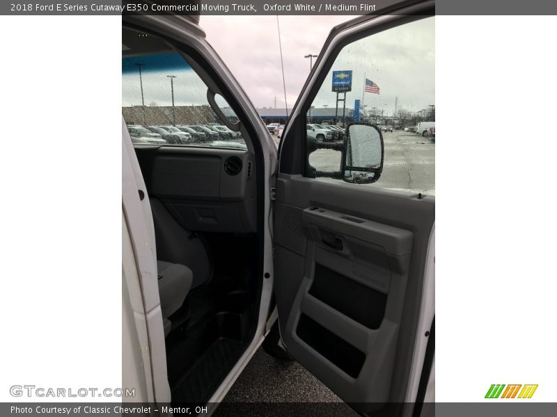 Oxford White / Medium Flint 2018 Ford E Series Cutaway E350 Commercial Moving Truck