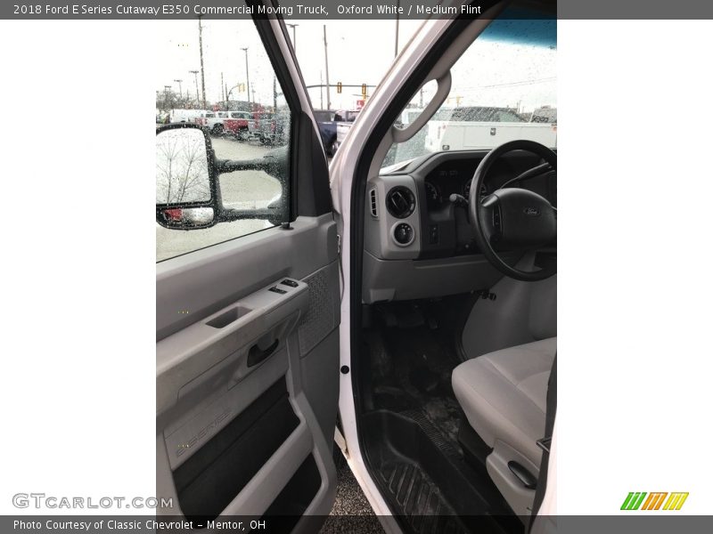 Oxford White / Medium Flint 2018 Ford E Series Cutaway E350 Commercial Moving Truck