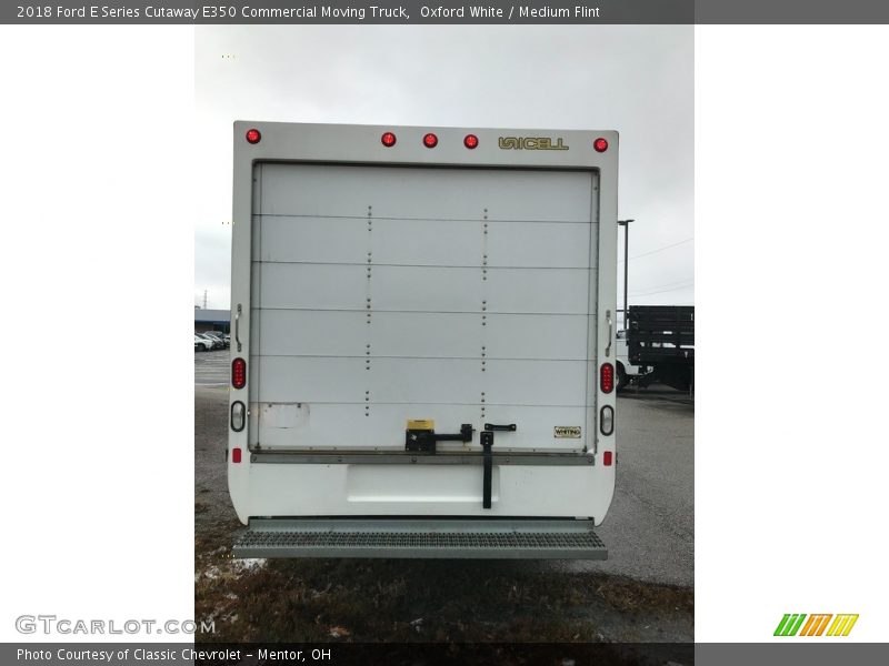 Oxford White / Medium Flint 2018 Ford E Series Cutaway E350 Commercial Moving Truck