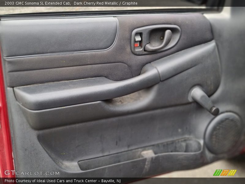 Dark Cherry Red Metallic / Graphite 2003 GMC Sonoma SL Extended Cab
