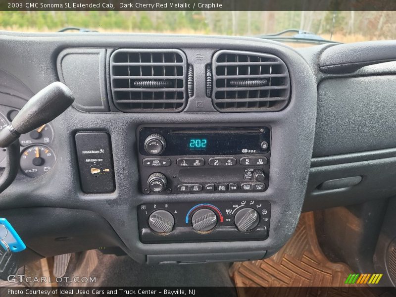 Controls of 2003 Sonoma SL Extended Cab