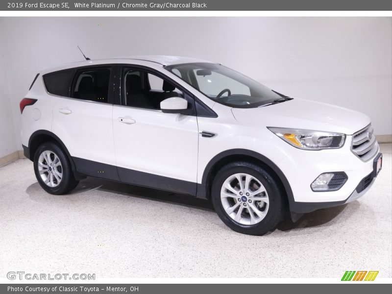 White Platinum / Chromite Gray/Charcoal Black 2019 Ford Escape SE
