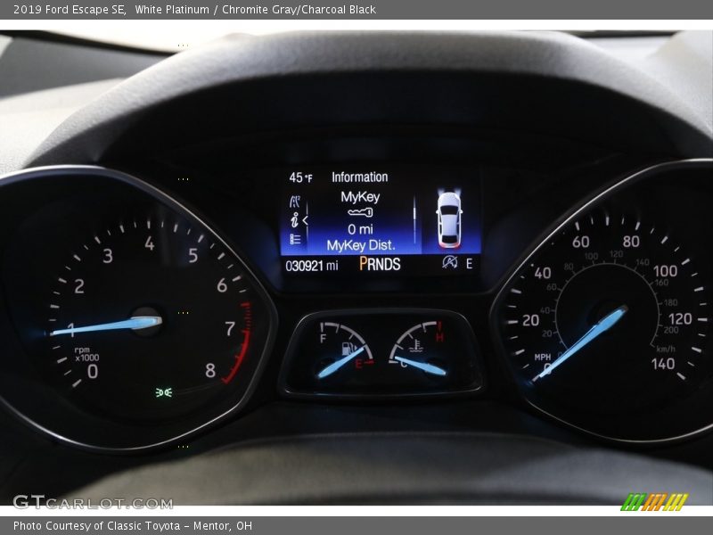 White Platinum / Chromite Gray/Charcoal Black 2019 Ford Escape SE