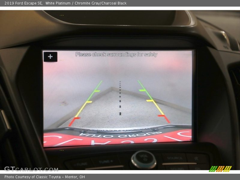 White Platinum / Chromite Gray/Charcoal Black 2019 Ford Escape SE