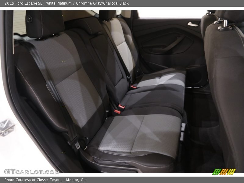 White Platinum / Chromite Gray/Charcoal Black 2019 Ford Escape SE