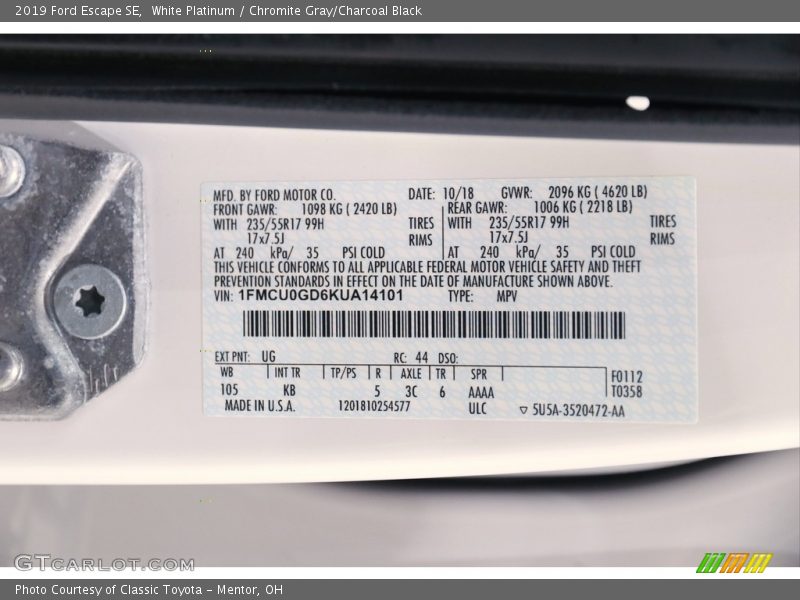 White Platinum / Chromite Gray/Charcoal Black 2019 Ford Escape SE
