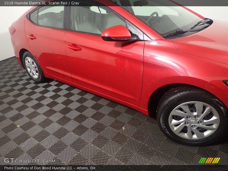 Scarlet Red / Gray 2018 Hyundai Elantra SE