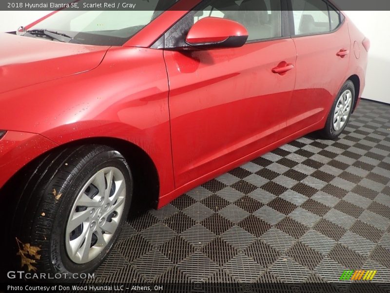 Scarlet Red / Gray 2018 Hyundai Elantra SE