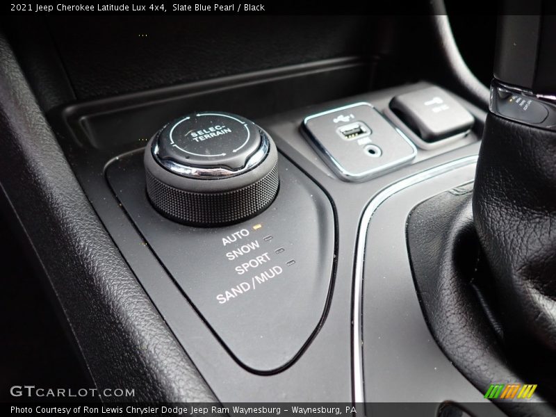 Slate Blue Pearl / Black 2021 Jeep Cherokee Latitude Lux 4x4
