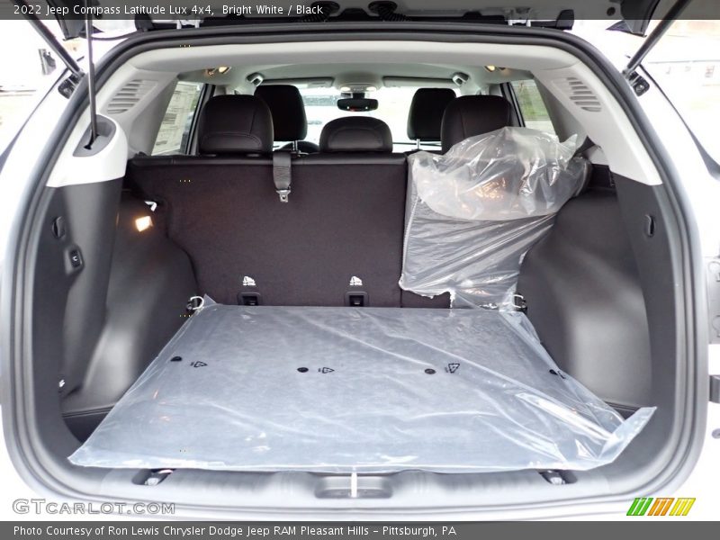 Bright White / Black 2022 Jeep Compass Latitude Lux 4x4