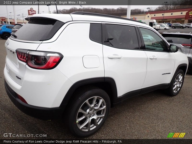 Bright White / Black 2022 Jeep Compass Latitude Lux 4x4