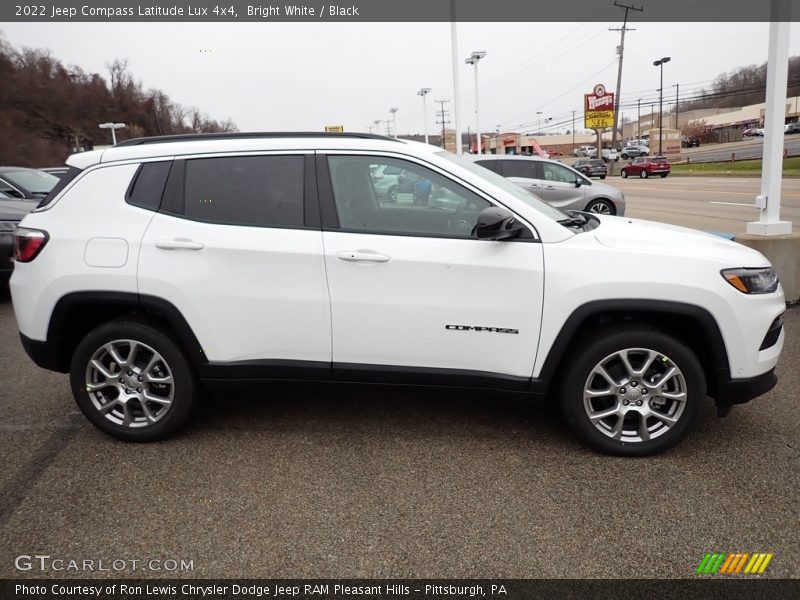 Bright White / Black 2022 Jeep Compass Latitude Lux 4x4