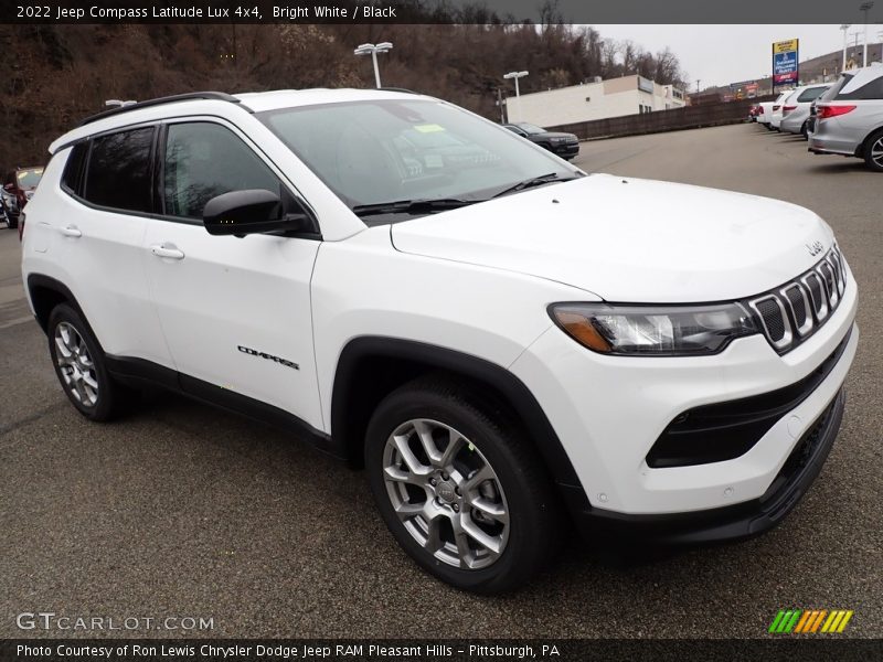 Bright White / Black 2022 Jeep Compass Latitude Lux 4x4