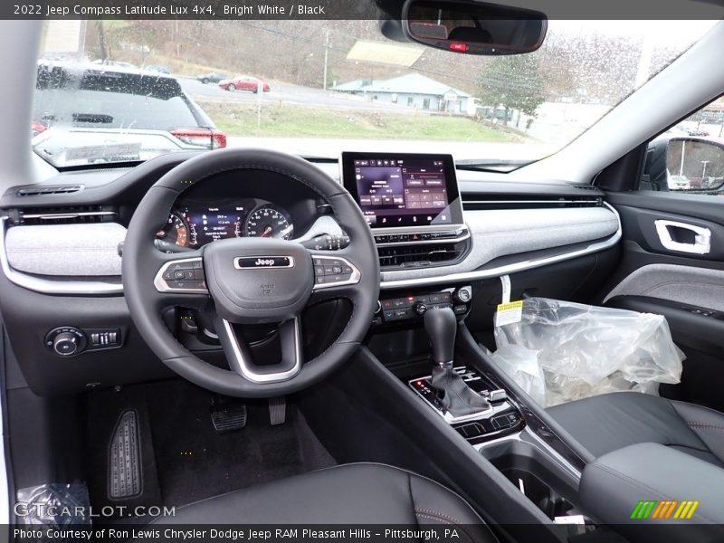 Bright White / Black 2022 Jeep Compass Latitude Lux 4x4