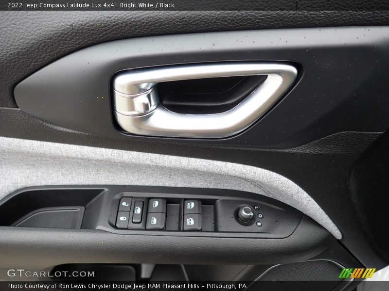 Bright White / Black 2022 Jeep Compass Latitude Lux 4x4