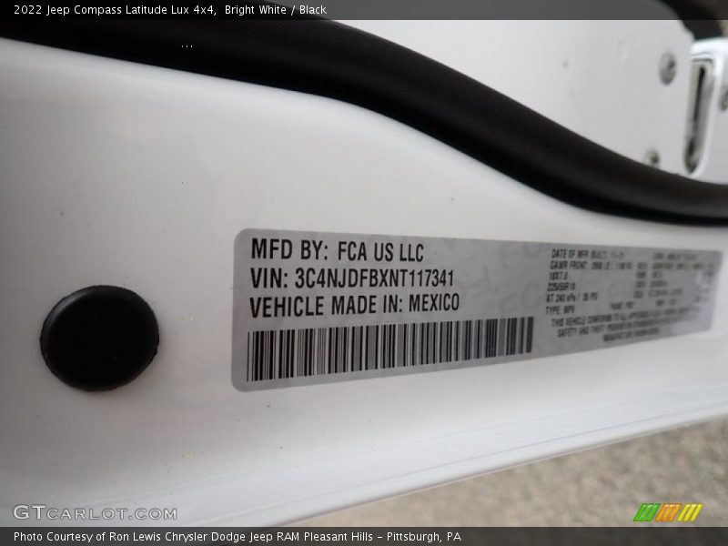 Bright White / Black 2022 Jeep Compass Latitude Lux 4x4