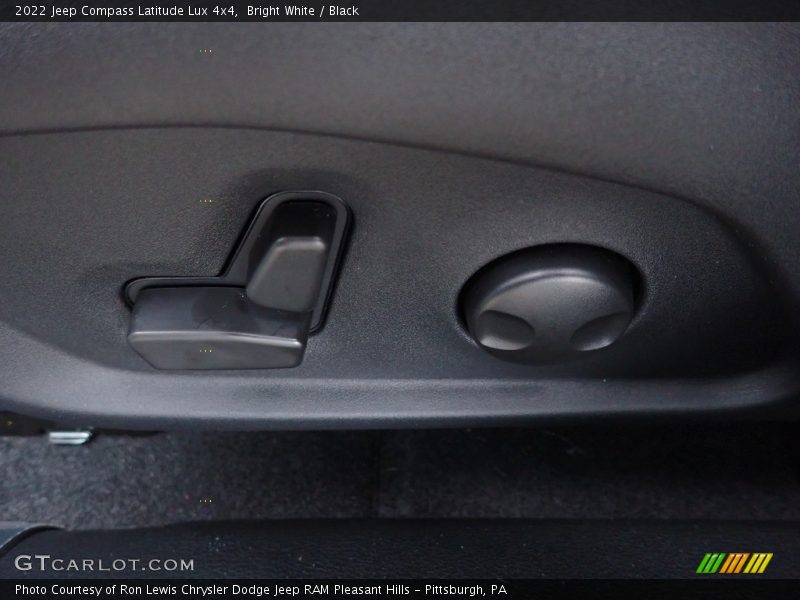 Bright White / Black 2022 Jeep Compass Latitude Lux 4x4