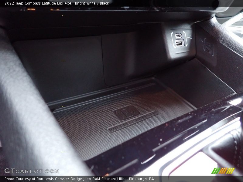 Bright White / Black 2022 Jeep Compass Latitude Lux 4x4