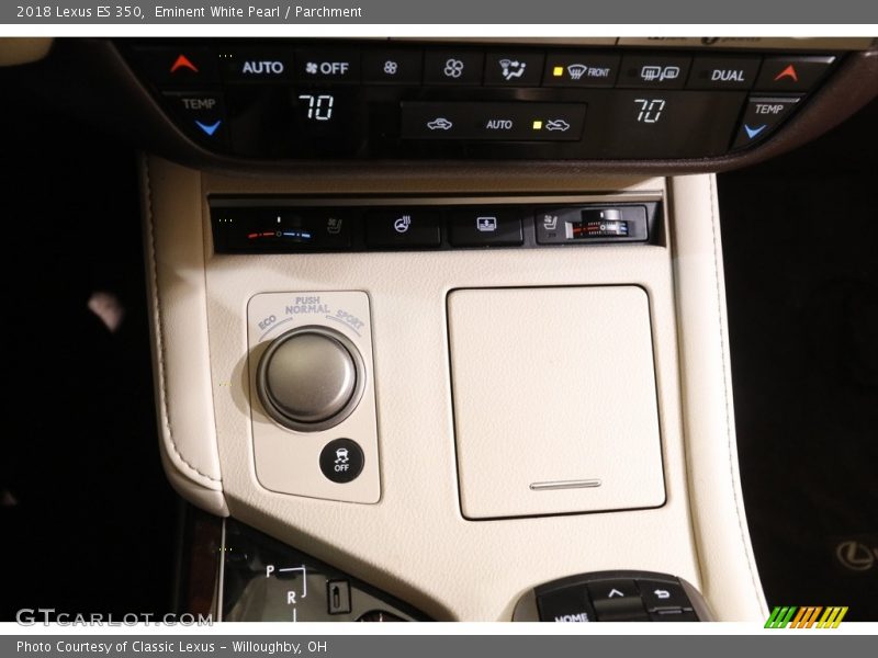 Eminent White Pearl / Parchment 2018 Lexus ES 350