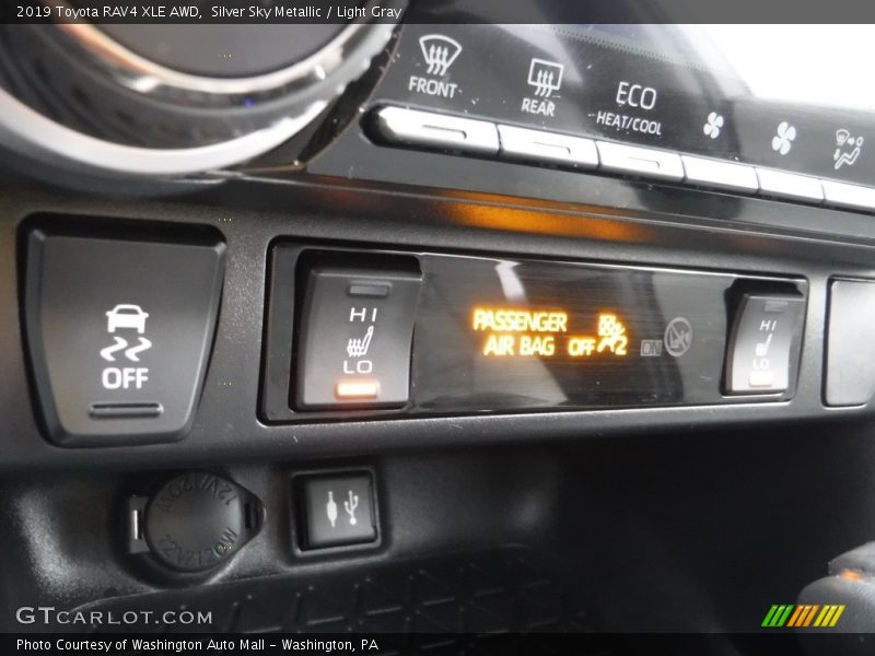 Silver Sky Metallic / Light Gray 2019 Toyota RAV4 XLE AWD